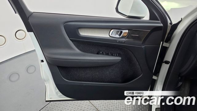 Volvo XC40 2019 — photo 14
