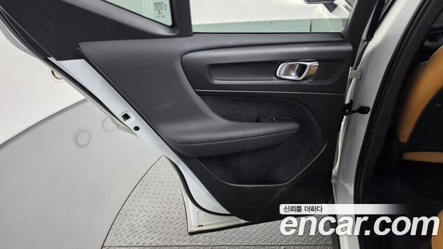 Volvo XC40 2019 — photo 15