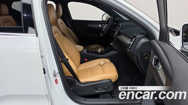 Volvo XC40 2019 — photo 16