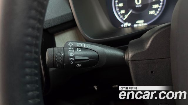 Volvo XC40 2019 — photo 30