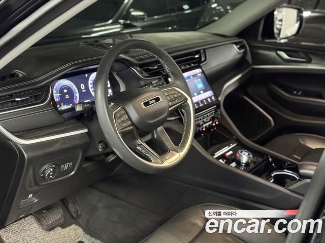 Jeep Cherokee 2023 — photo 9