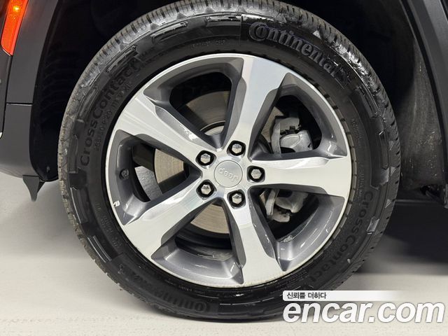 Jeep Cherokee 2023 — photo 14