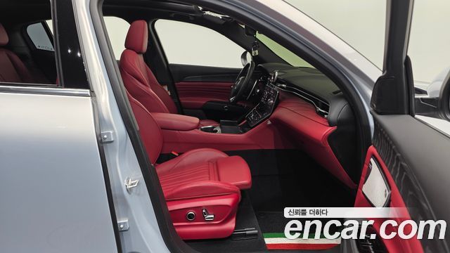 Maserati Grecale 2023 — photo 11