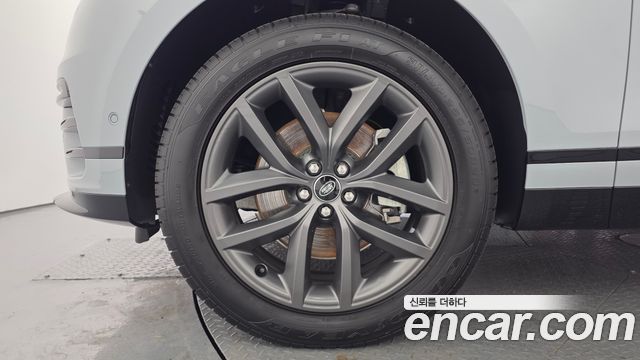 Land Rover Range Rover Velar 2026 — photo 8