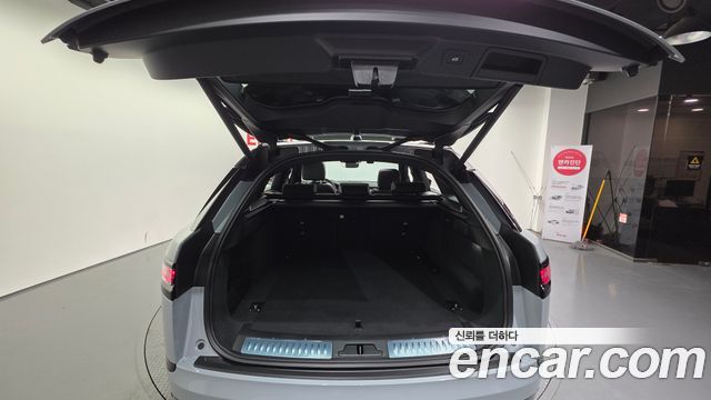 Land Rover Range Rover Velar 2026 — photo 10