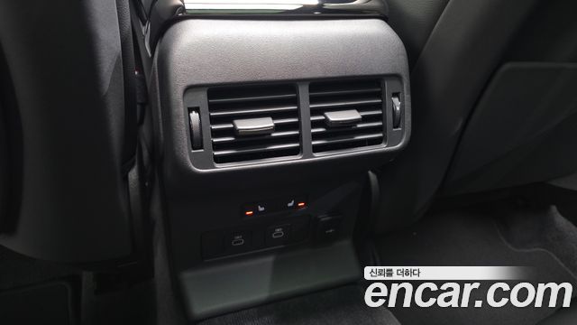 Land Rover Range Rover Velar 2026 — photo 18