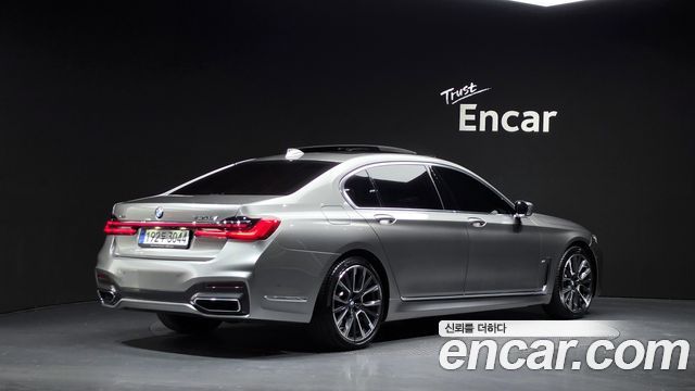 BMW 7-Series 2021 — photo 2