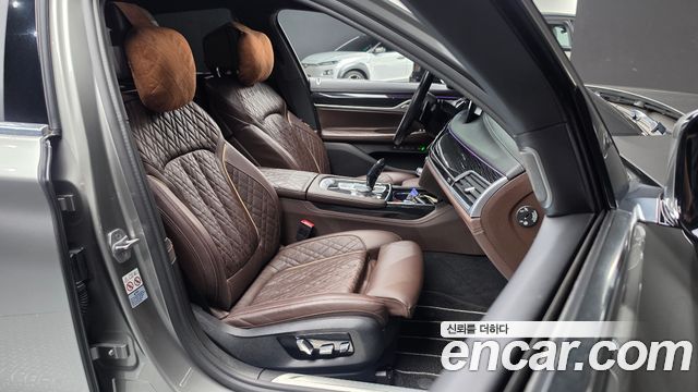 BMW 7-Series 2021 — photo 17