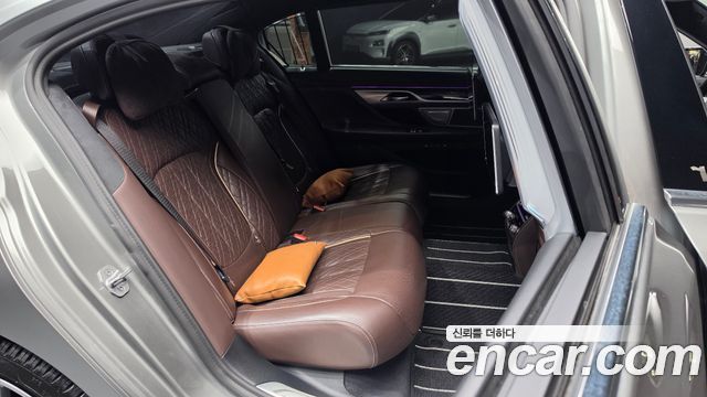 BMW 7-Series 2021 — photo 18