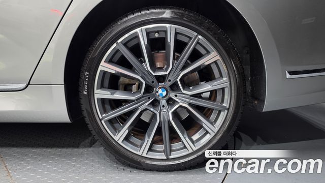 BMW 7-Series 2021 — photo 7