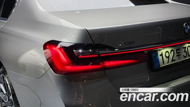 BMW 7-Series 2021 — photo 9