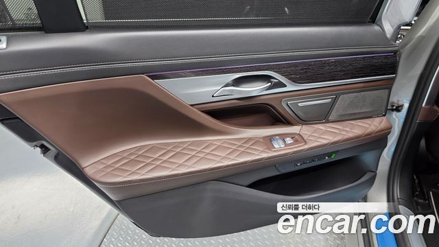 BMW 7-Series 2021 — photo 15