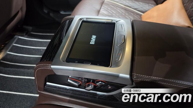 BMW 7-Series 2021 — photo 30