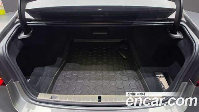 BMW 7-Series 2021 — photo 32