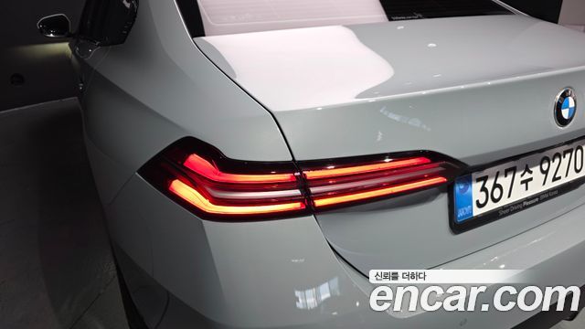 BMW 5-Series 2026 — photo 9