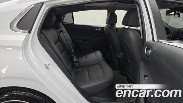 Hyundai Ioniq 2020 — photo 12
