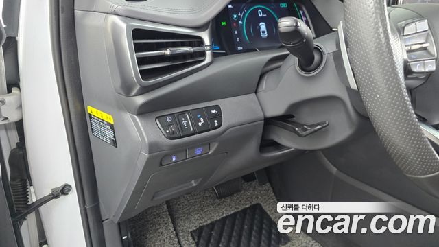 Hyundai Ioniq 2020 — photo 17