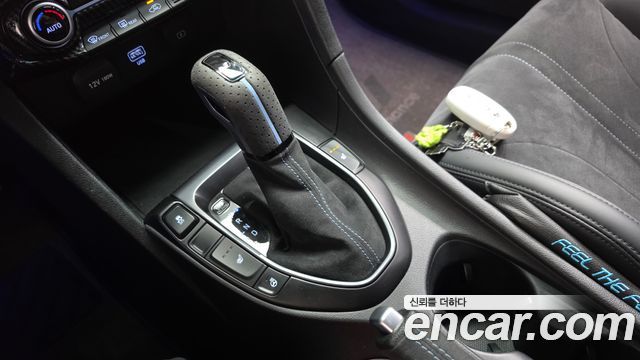 Hyundai Veloster 2022 — photo 12