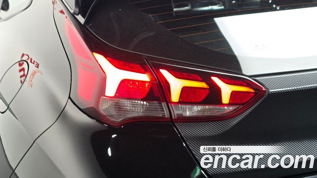 Hyundai Veloster 2022 — photo 9