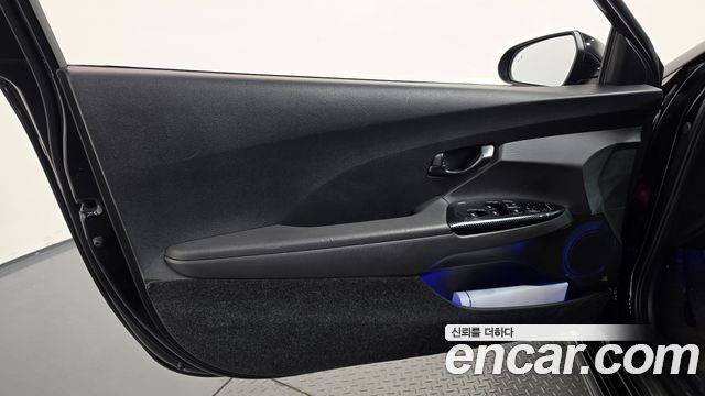 Hyundai Veloster 2022 — photo 14