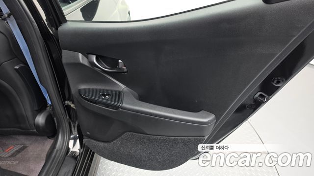 Hyundai Veloster 2022 — photo 15