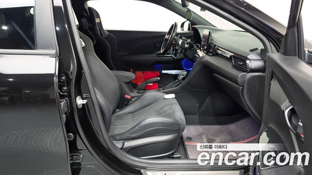 Hyundai Veloster 2022 — photo 16