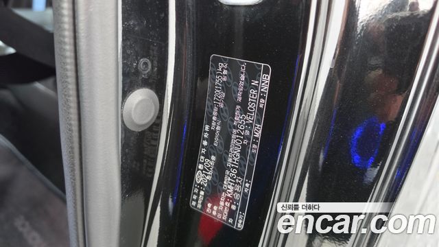 Hyundai Veloster 2022 — photo 31
