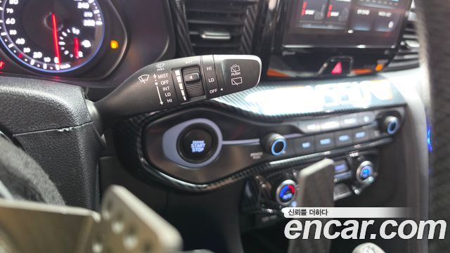 Hyundai Veloster 2022 — photo 32