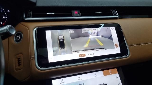 Land Rover Range Rover Velar 2021 — photo 11