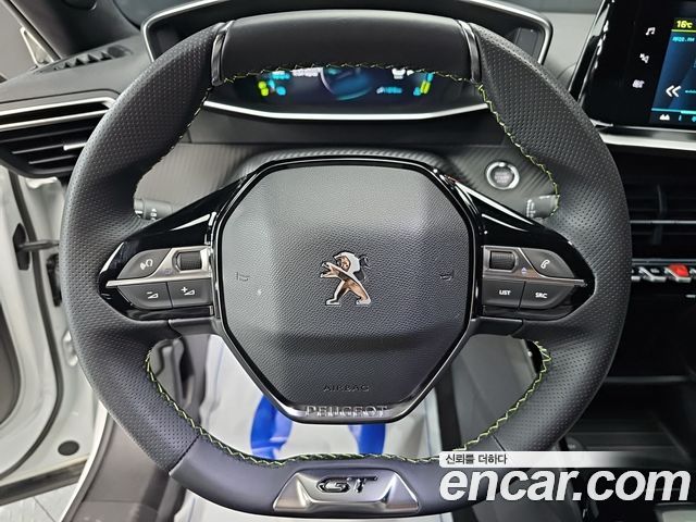 Peugeot 2008 2023 — photo 11