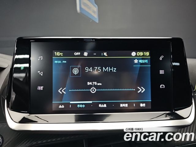 Peugeot 2008 2023 — photo 13