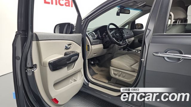 Kia Canival 2016 — photo 10
