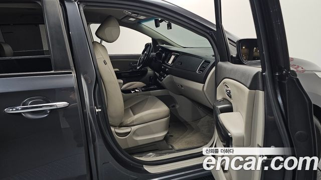 Kia Canival 2016 — photo 11