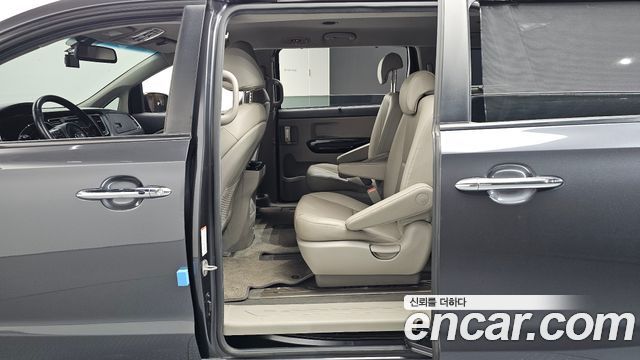 Kia Canival 2016 — photo 12