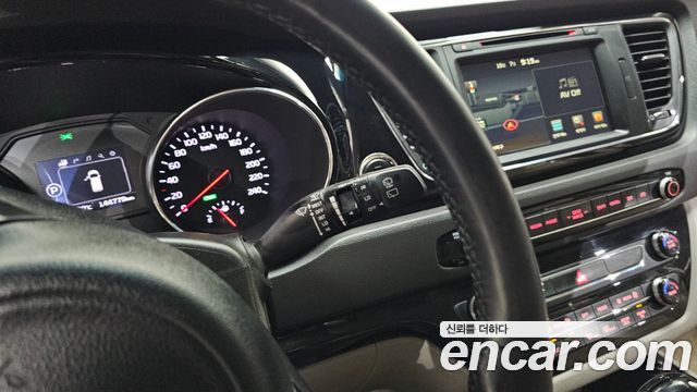Kia Canival 2016 — photo 17