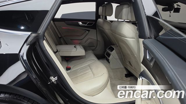 Audi A7 2020 — photo 17