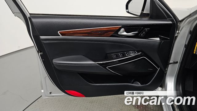 Kia K7 2016 — photo 14