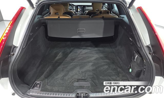 Volvo V90 2019 — photo 24