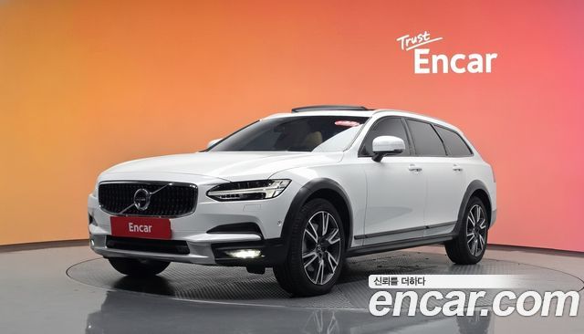 Volvo V90 2019 — photo 1