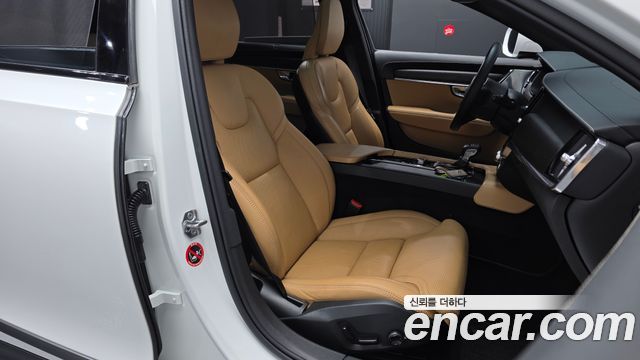 Volvo V90 2019 — photo 16