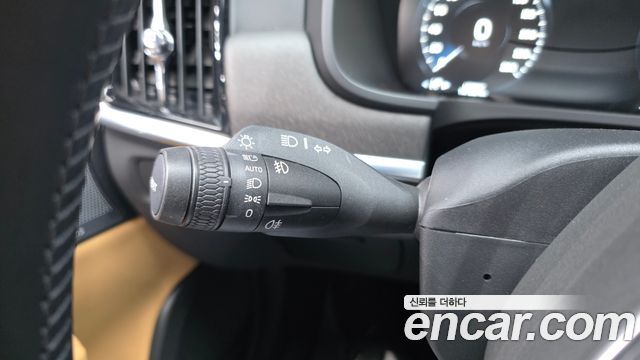 Volvo V90 2019 — photo 29