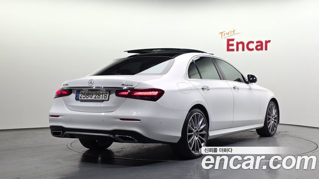 Mercedes-Benz E-Class 2022 — photo 2