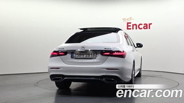 Mercedes-Benz E-Class 2022 — photo 4