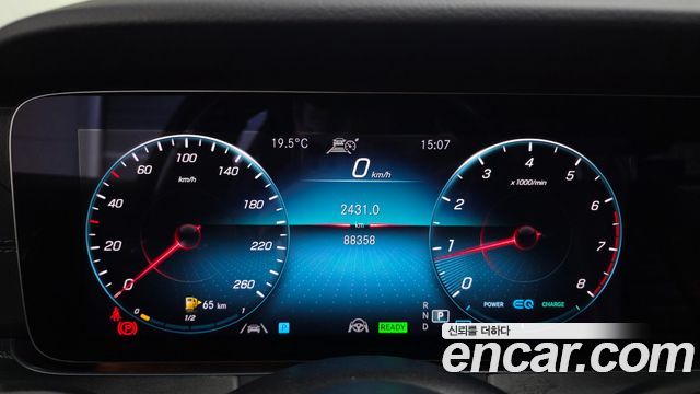 Mercedes-Benz E-Class 2022 — photo 8