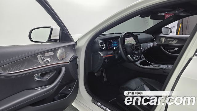 Mercedes-Benz E-Class 2022 — photo 10