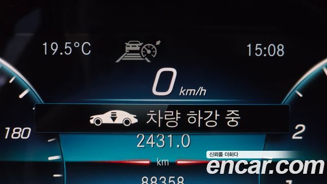 Mercedes-Benz E-Class 2022 — photo 17