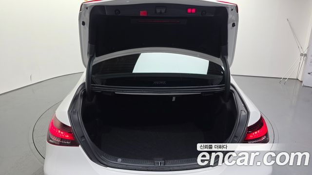 Mercedes-Benz E-Class 2022 — photo 20