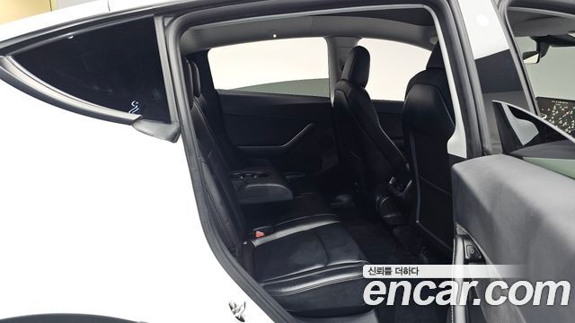 Tesla Model Y 2021 — photo 17