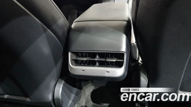 Tesla Model Y 2021 — photo 25