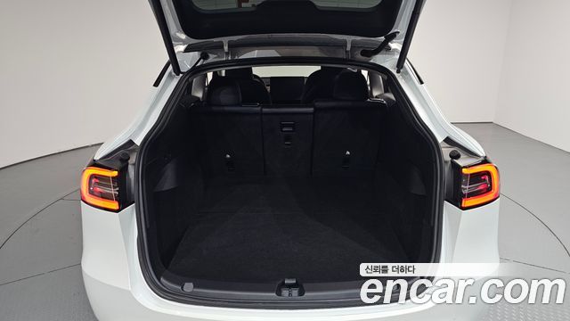 Tesla Model Y 2021 — photo 26